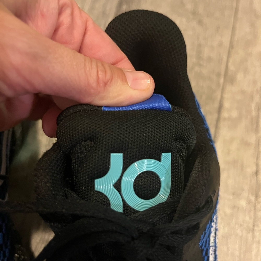 Kevin Durant basketball sneakers like new